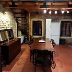 Villalas - Traditional Stone House In Of Mani
